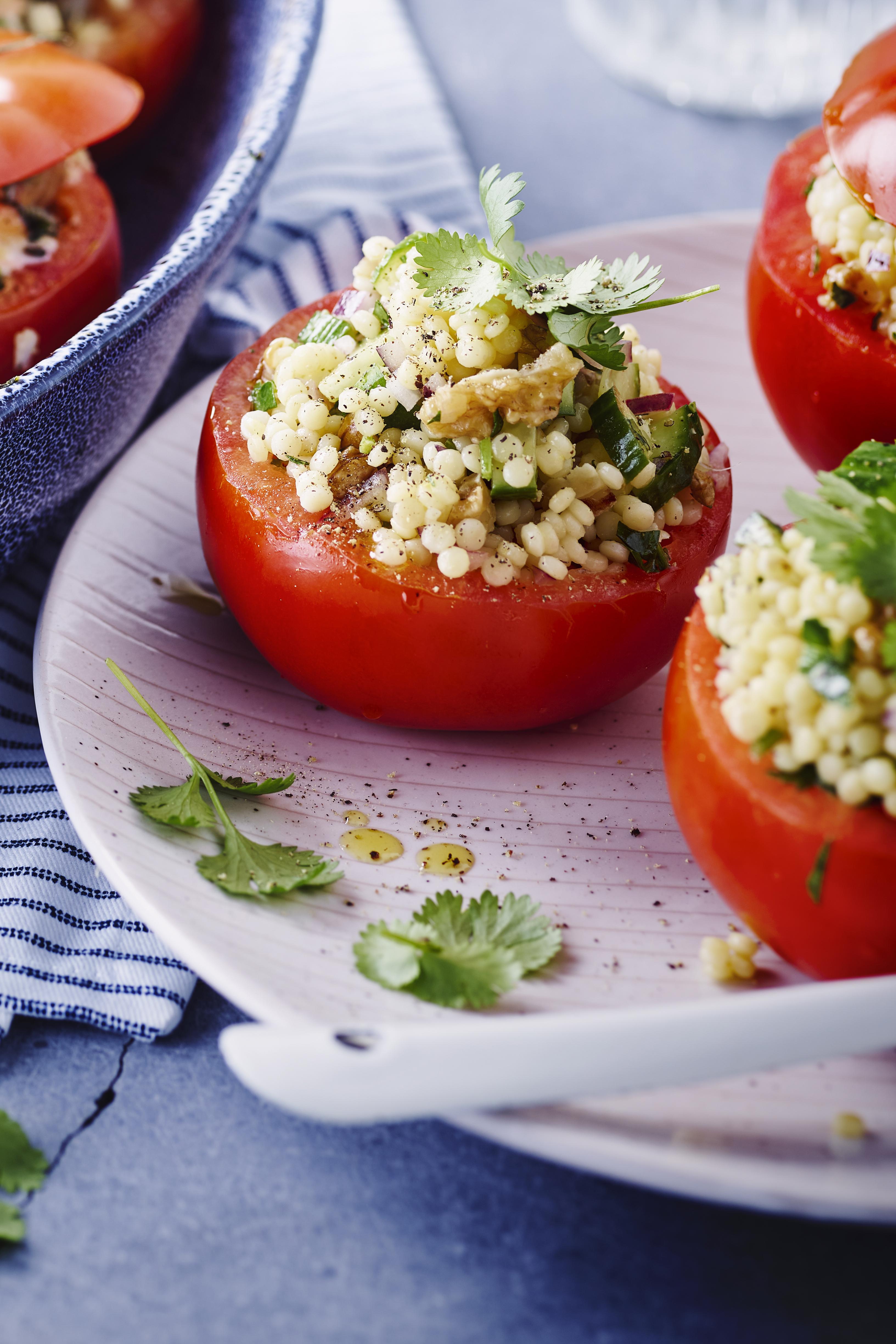 Gevulde tomaten met parelcouscous